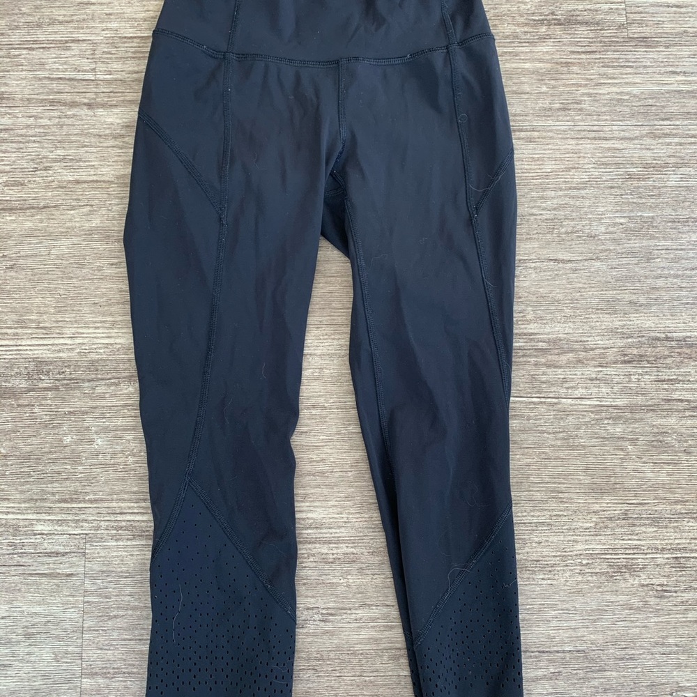 Lululemon 3/4 length Workout Pants-Size 4